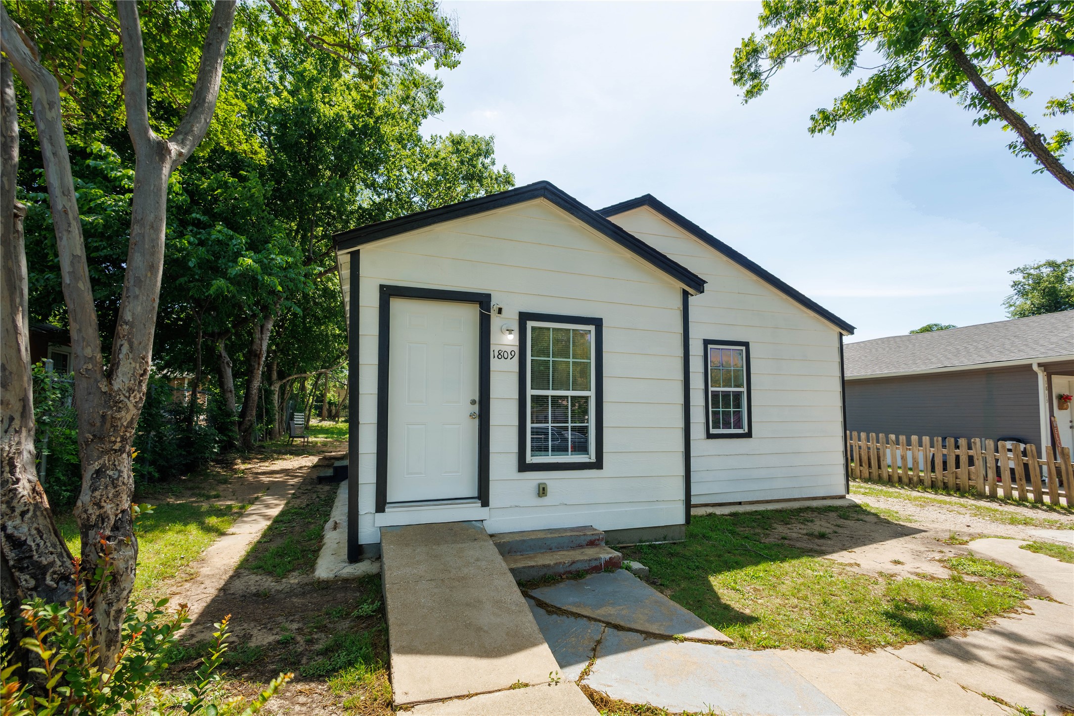 1809 Birdell Street Fort Worth TX 76105