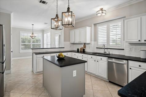 821 Palm Desert Drive Garland TX 75044