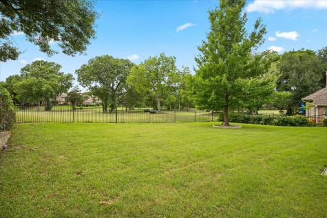 821 Palm Desert Drive Garland TX 75044