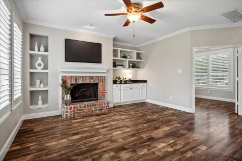 821 Palm Desert Drive Garland TX 75044