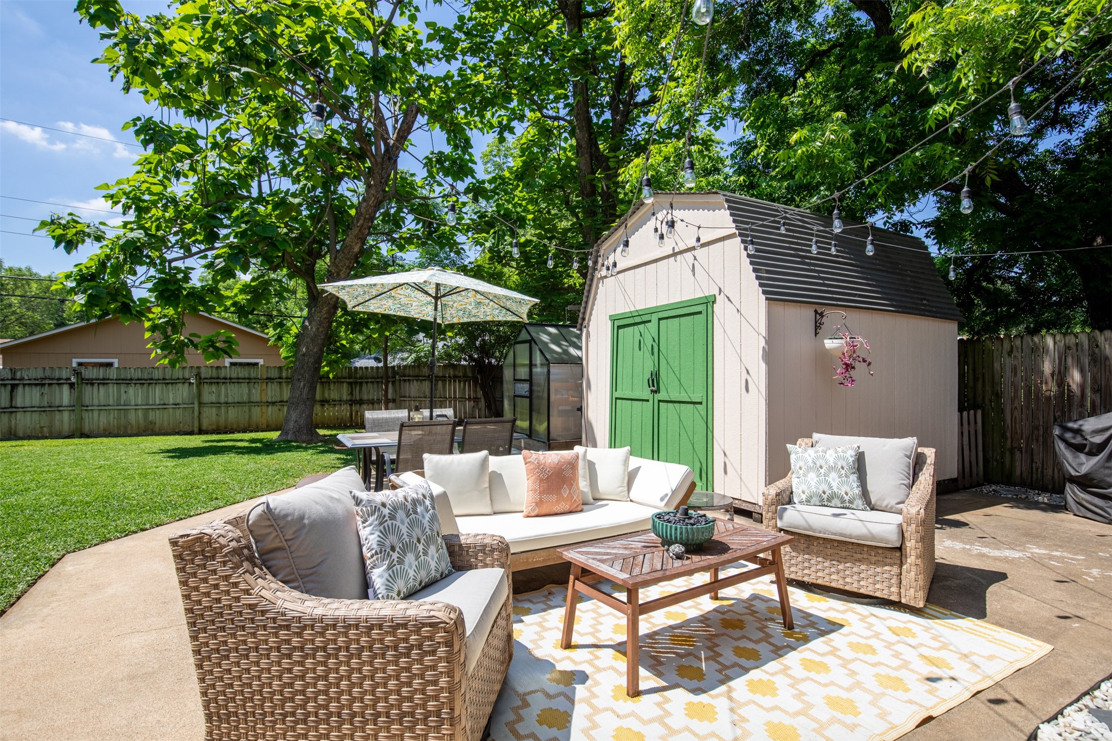 617 Woodside Drive Hurst TX 76053