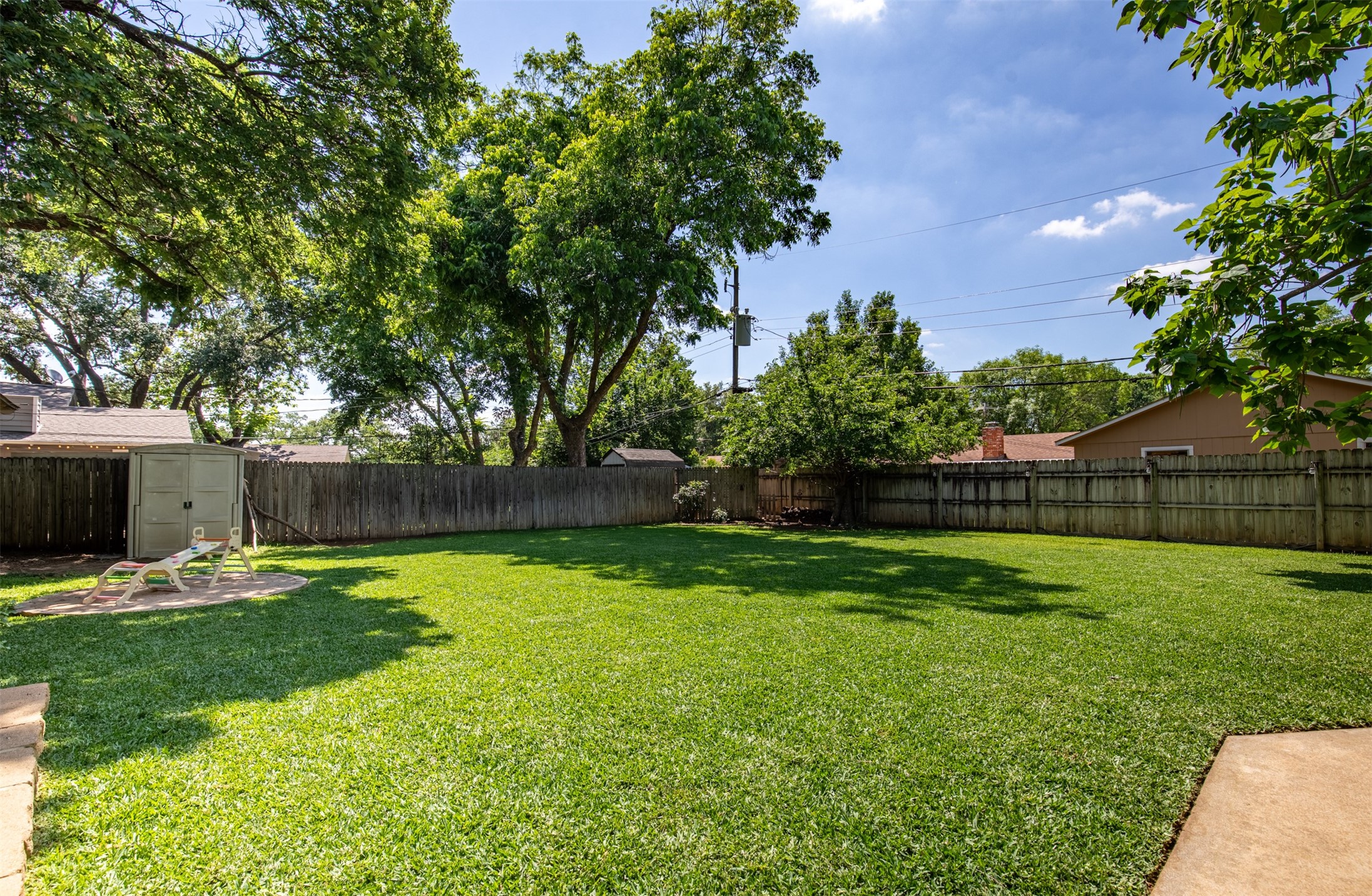617 Woodside Drive Hurst TX 76053