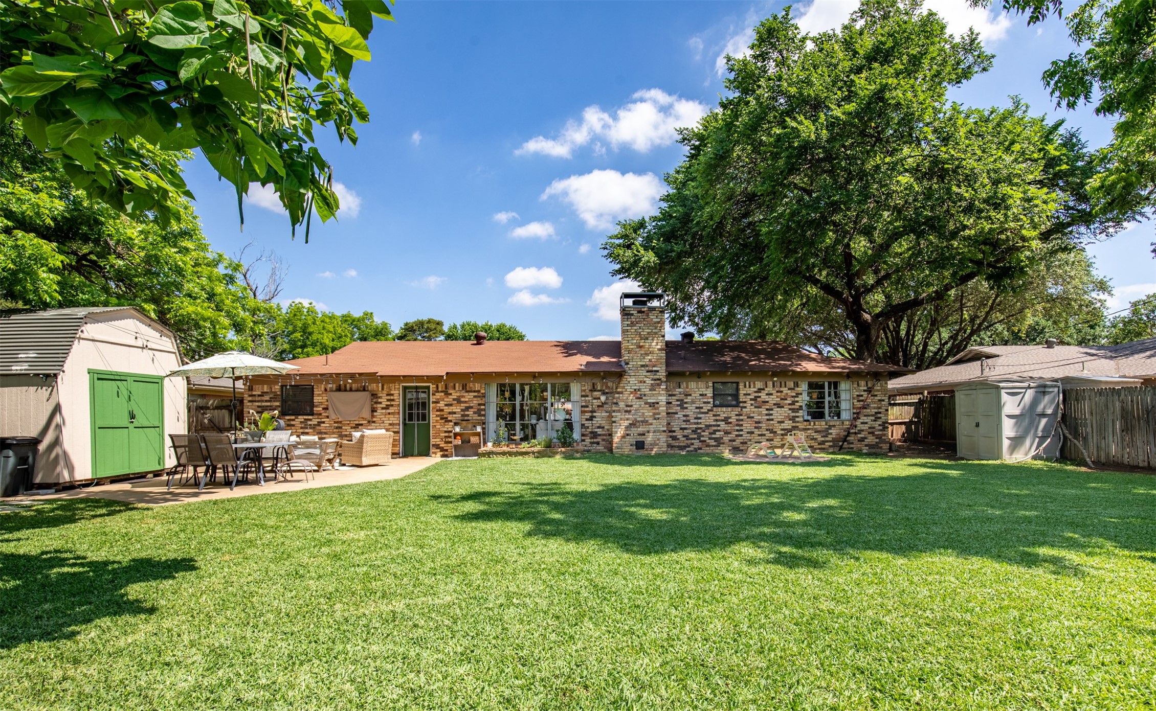 617 Woodside Drive Hurst TX 76053