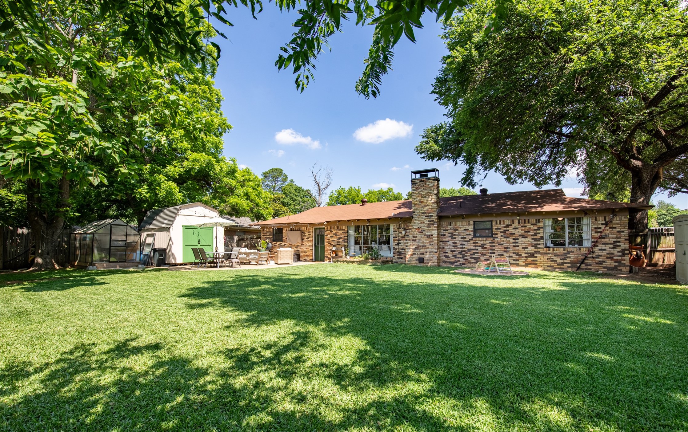 617 Woodside Drive Hurst TX 76053