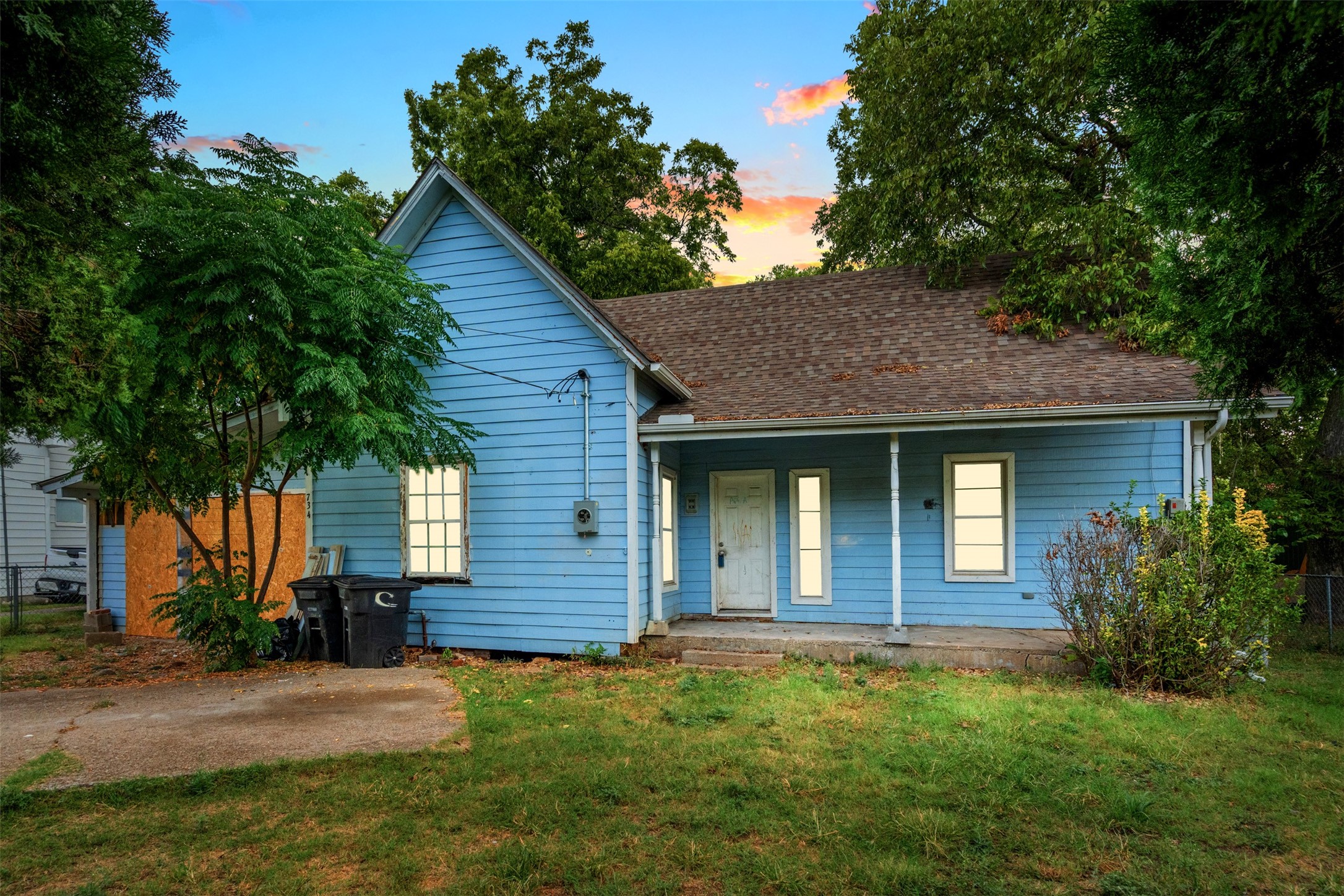 734 N Robinson Street Cleburne TX 76031