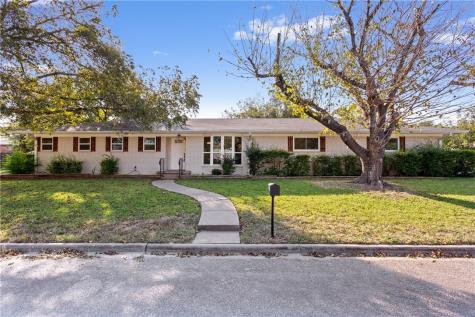 1214 W 19th Street Clifton TX 76634