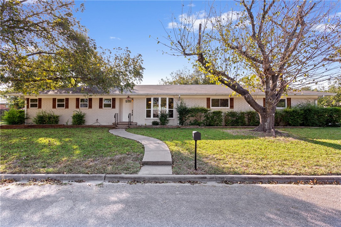 1214 W 19th Street Clifton TX 76634