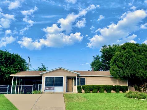 1037 Tuskegee Street Grand Prairie TX 75051