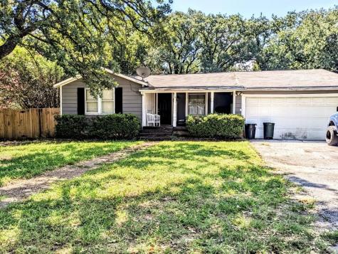 916 Carpenter Street Azle TX 76020