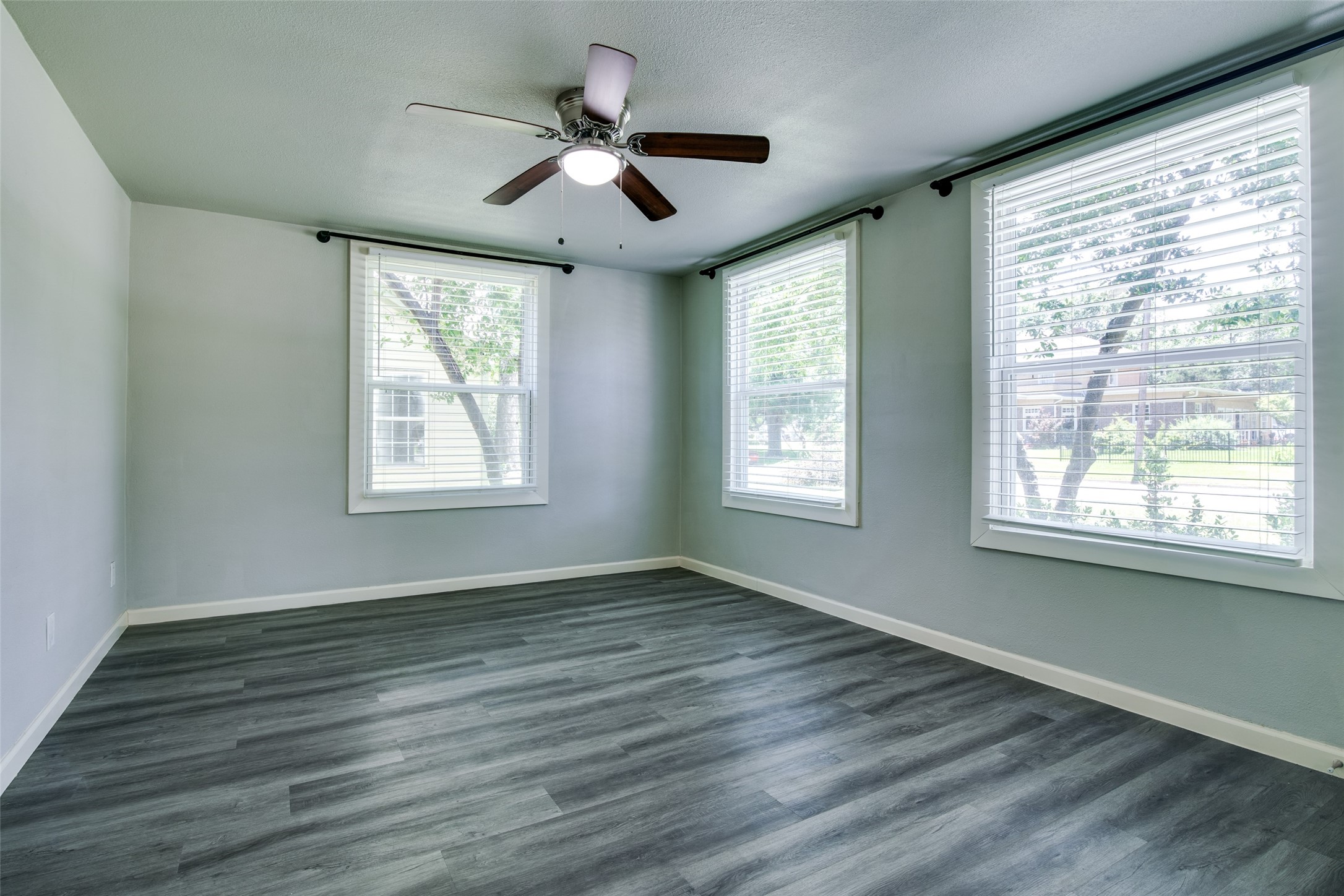 606 W High Street Terrell TX 75160