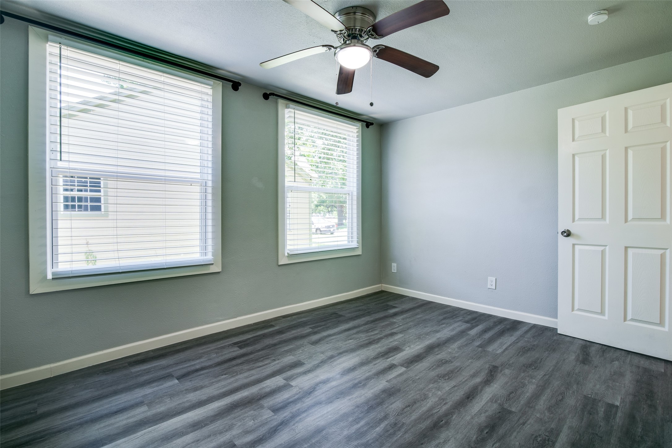 606 W High Street Terrell TX 75160
