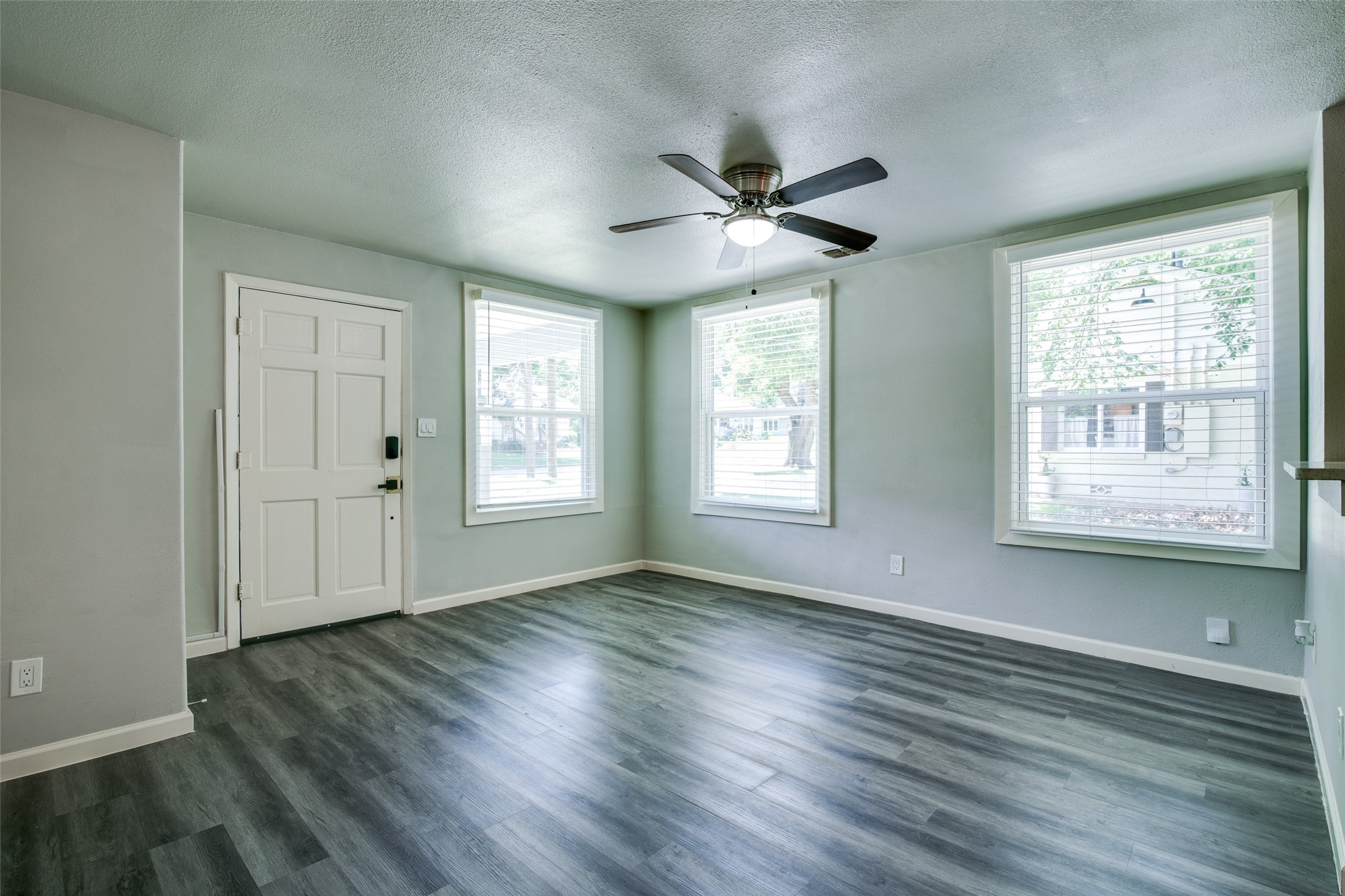 606 W High Street Terrell TX 75160
