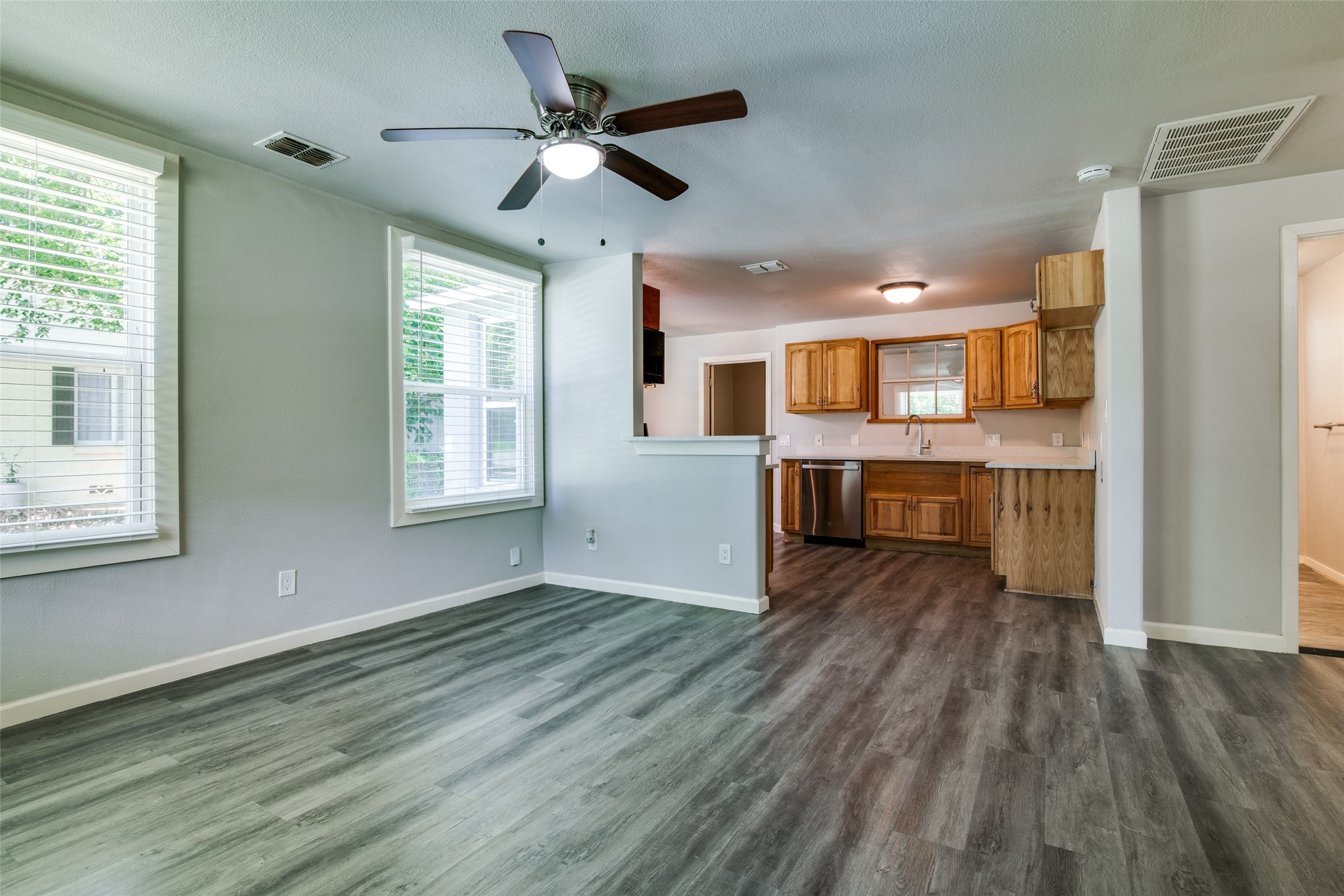 606 W High Street Terrell TX 75160