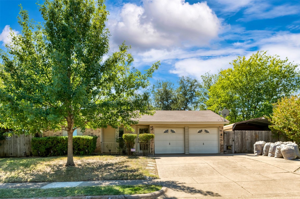 301 Candlelite Court Burleson TX 76028