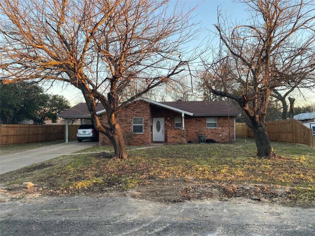 660 W Park Street Stephenville TX 76401
