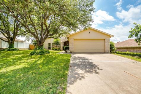 220 Meadowhill Drive Benbrook TX 76126