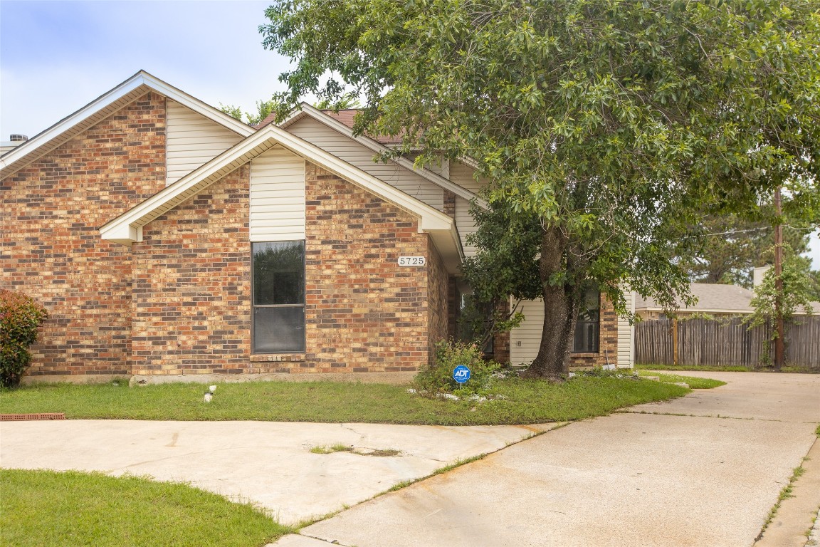 5725 Bramblewood Court Arlington TX 76017