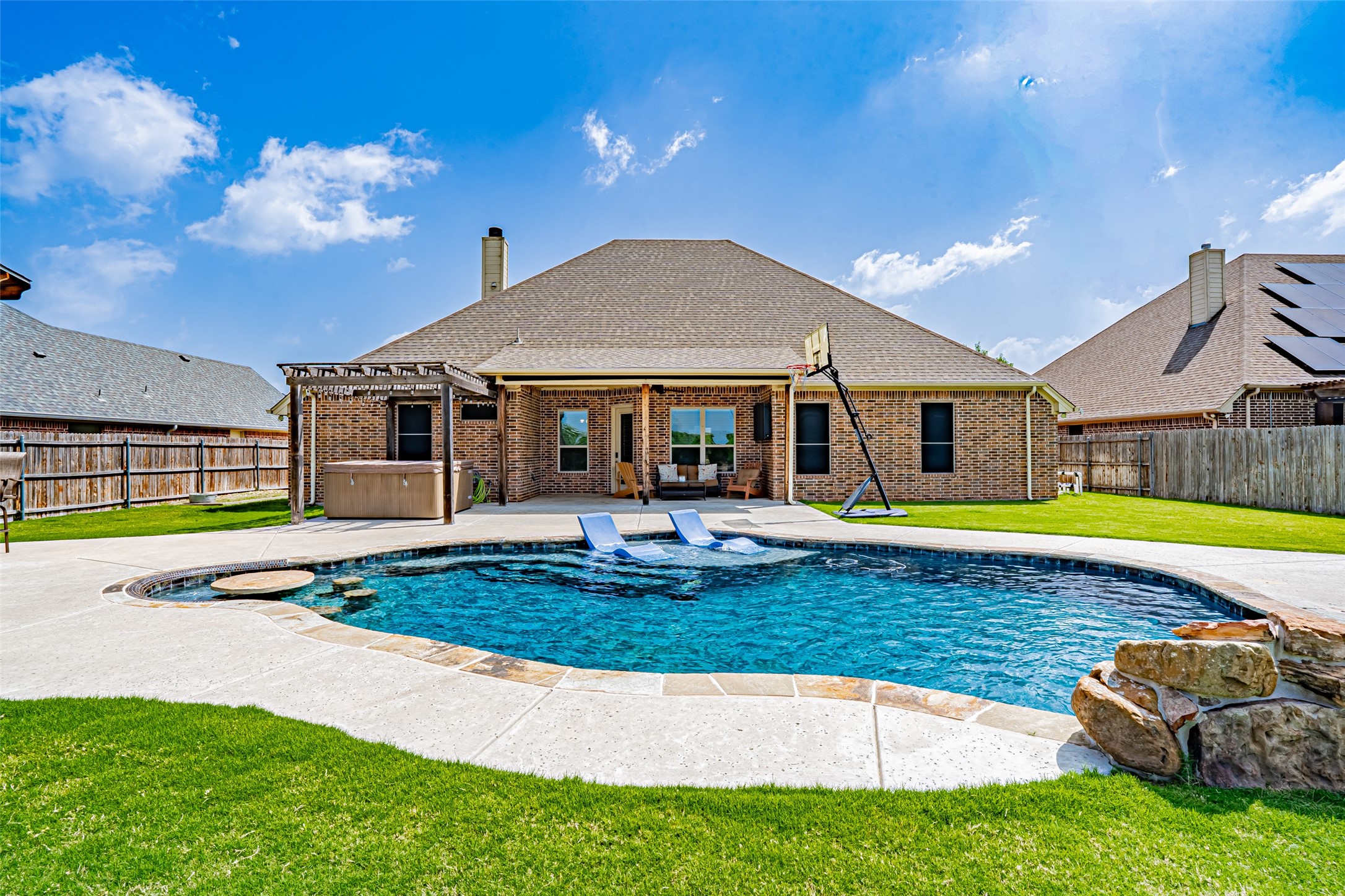 2826 Willow Ridge Circle Granbury TX 76049