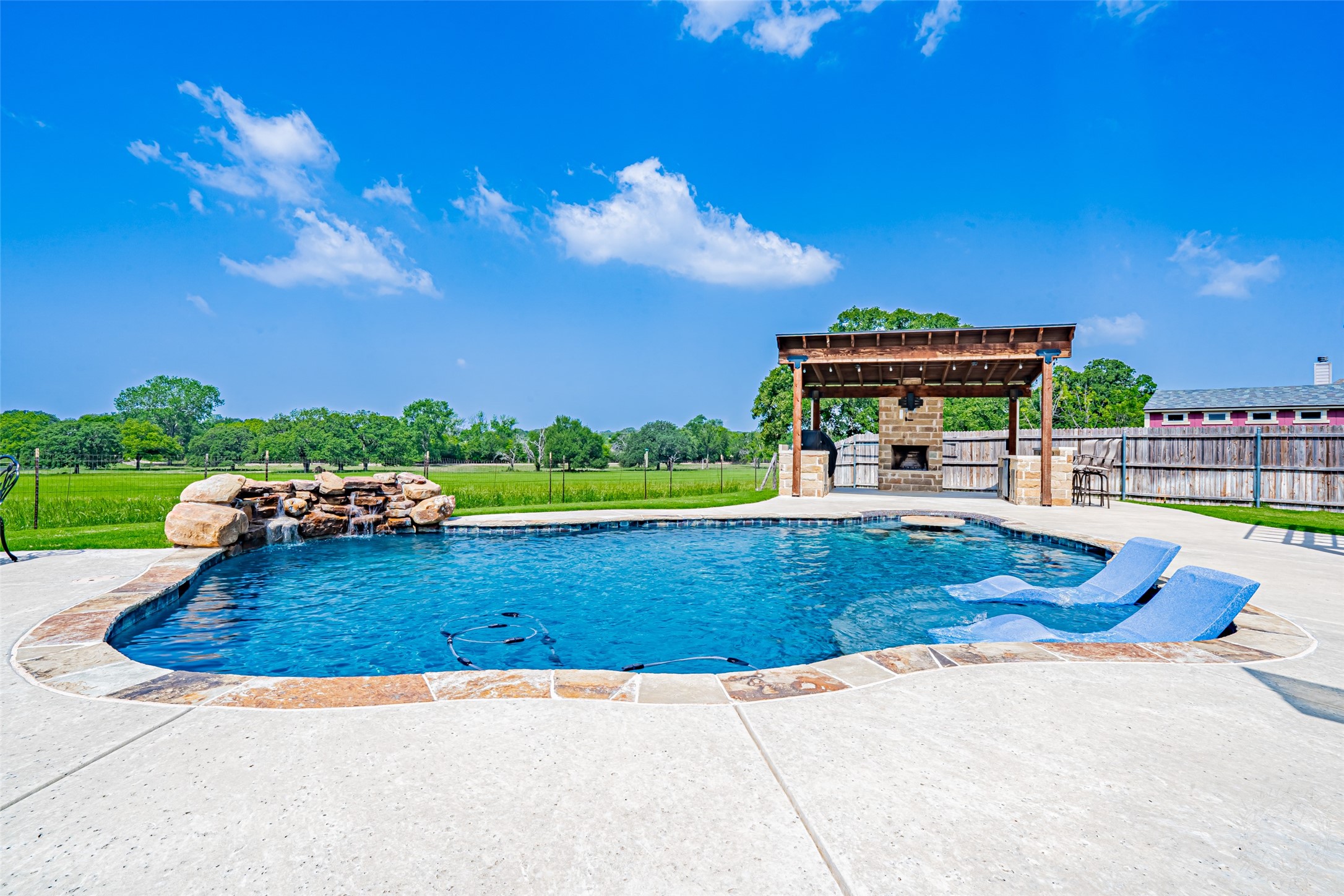 2826 Willow Ridge Circle Granbury TX 76049