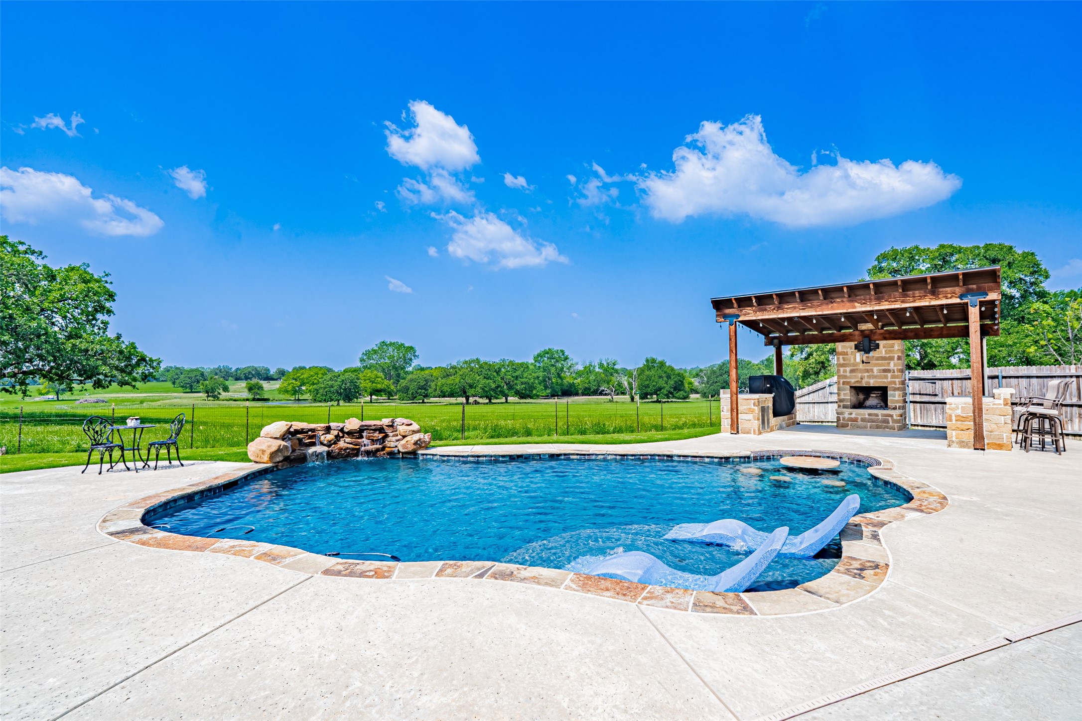 2826 Willow Ridge Circle Granbury TX 76049