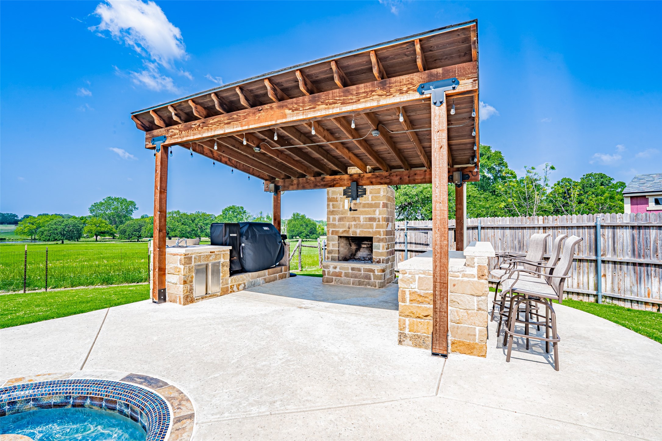2826 Willow Ridge Circle Granbury TX 76049