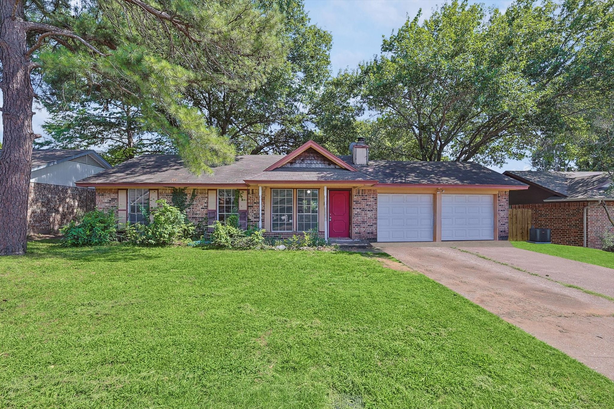 2426 Homewood Trail Arlington TX 76015