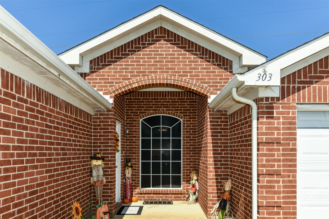 303 Kingfisher Lane Arlington TX 76002