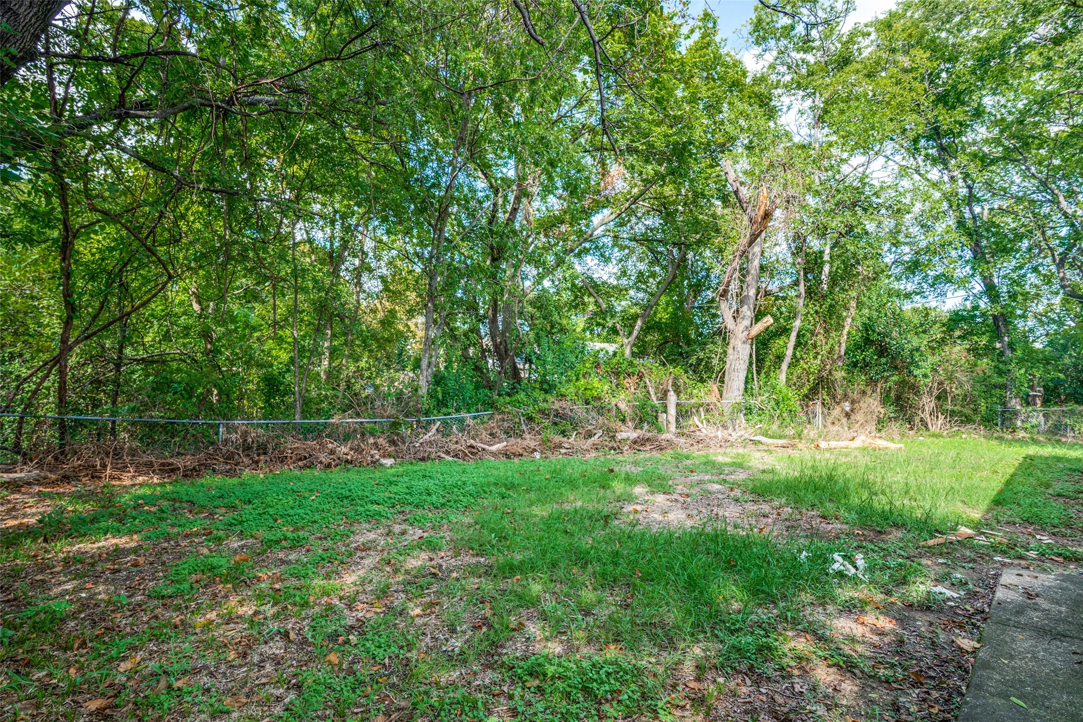 612 Henderson Circle Garland TX 75040