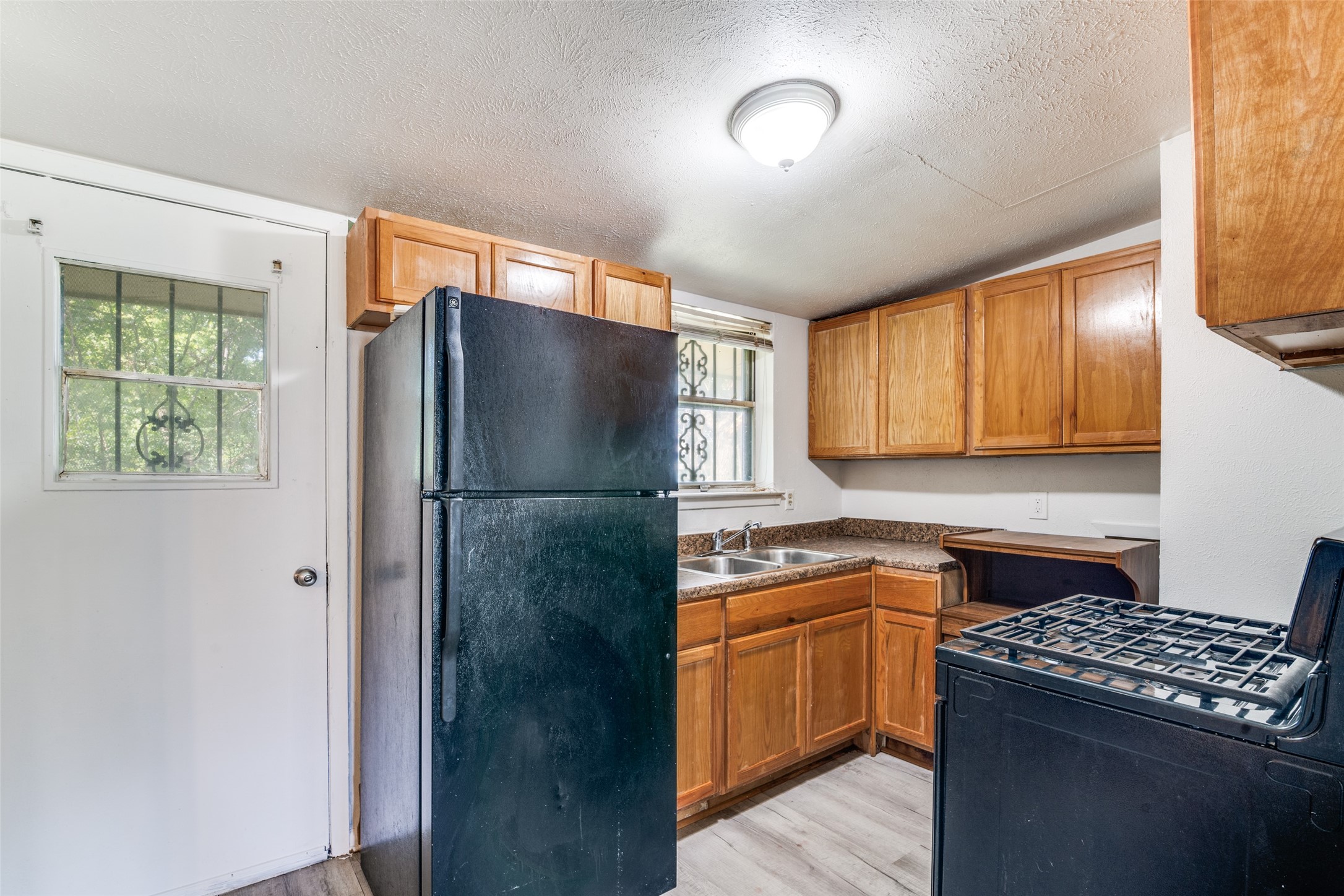 612 Henderson Circle Garland TX 75040