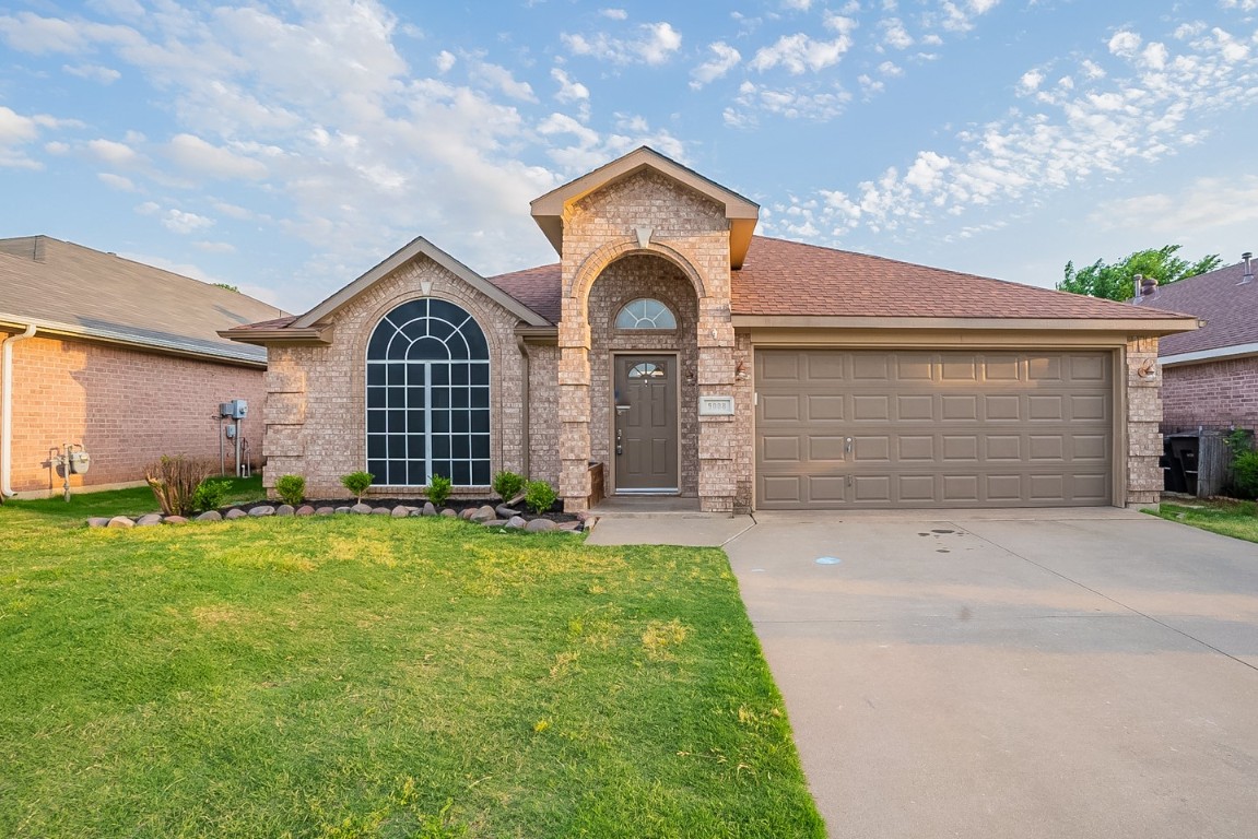 9008 Saranac Trail Fort Worth TX 76118