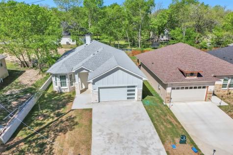 407 Henderson Street Bonham TX 75418