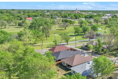 407 Henderson Street Bonham TX 75418