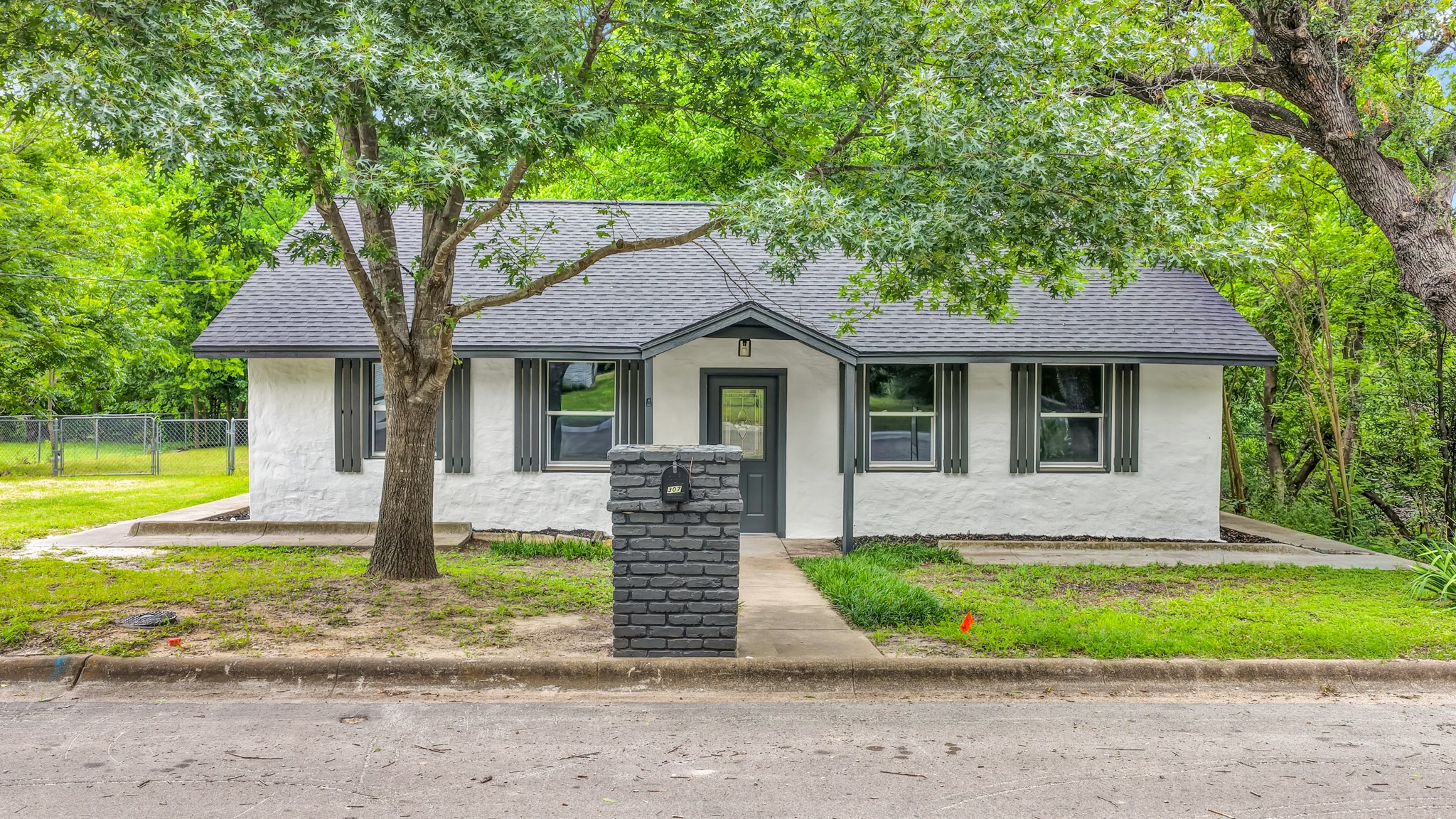 307 S Walnut Street Weatherford TX 76086