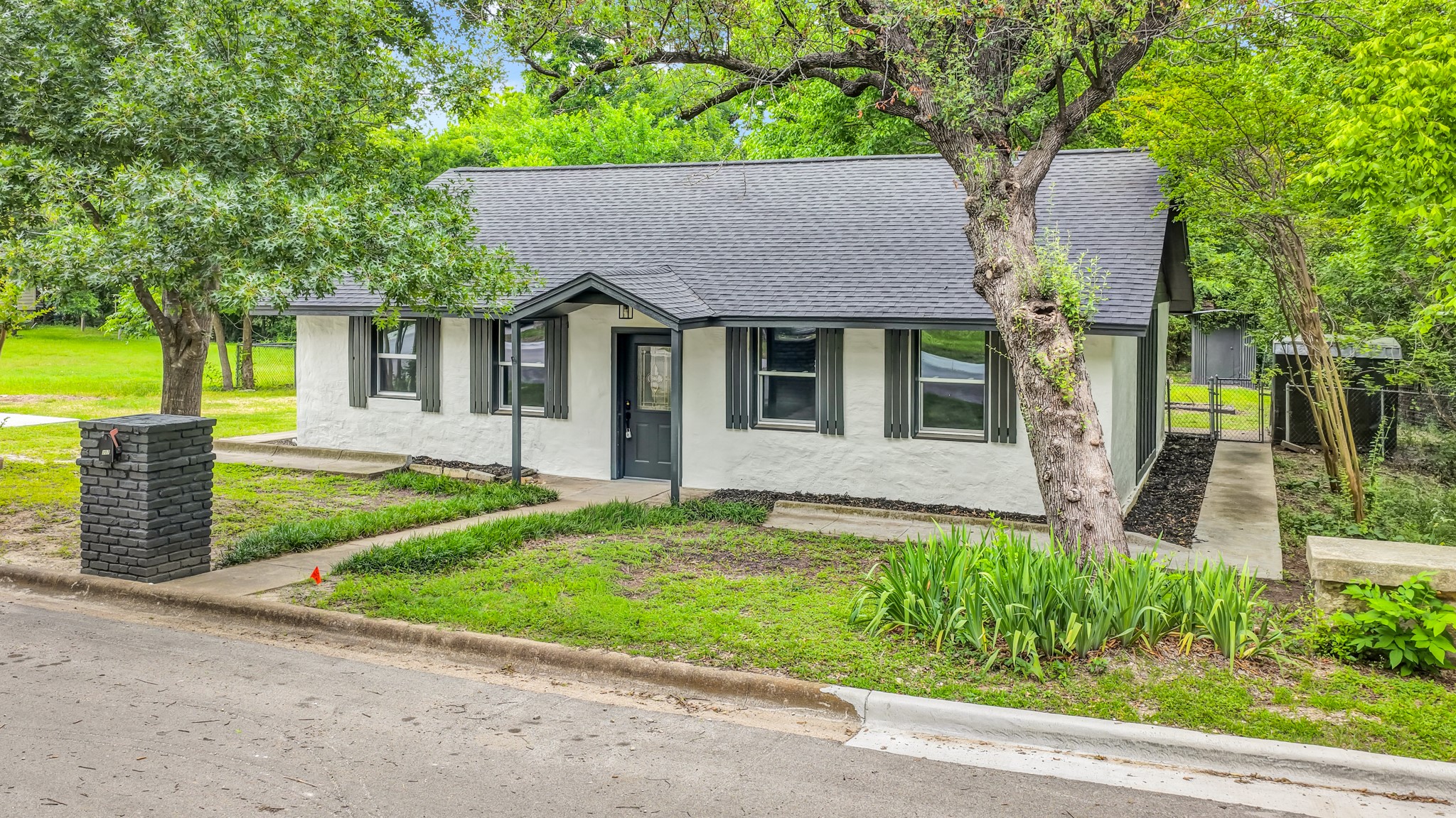 307 S Walnut Street Weatherford TX 76086