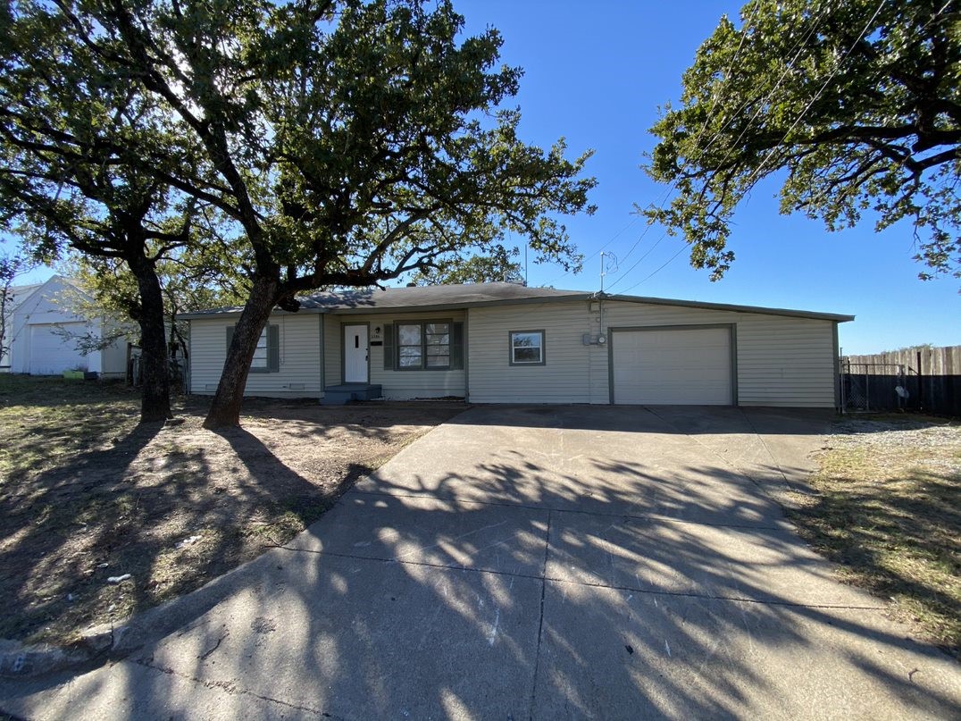 2316 Meaders Avenue Fort Worth TX 76112