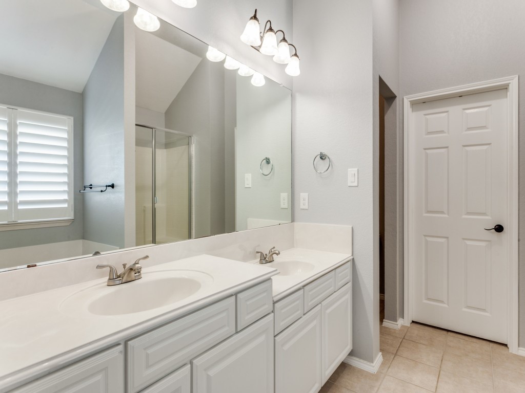 10505 Stonehill Drive Benbrook TX 76126