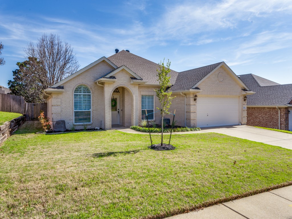 10505 Stonehill Drive Benbrook TX 76126