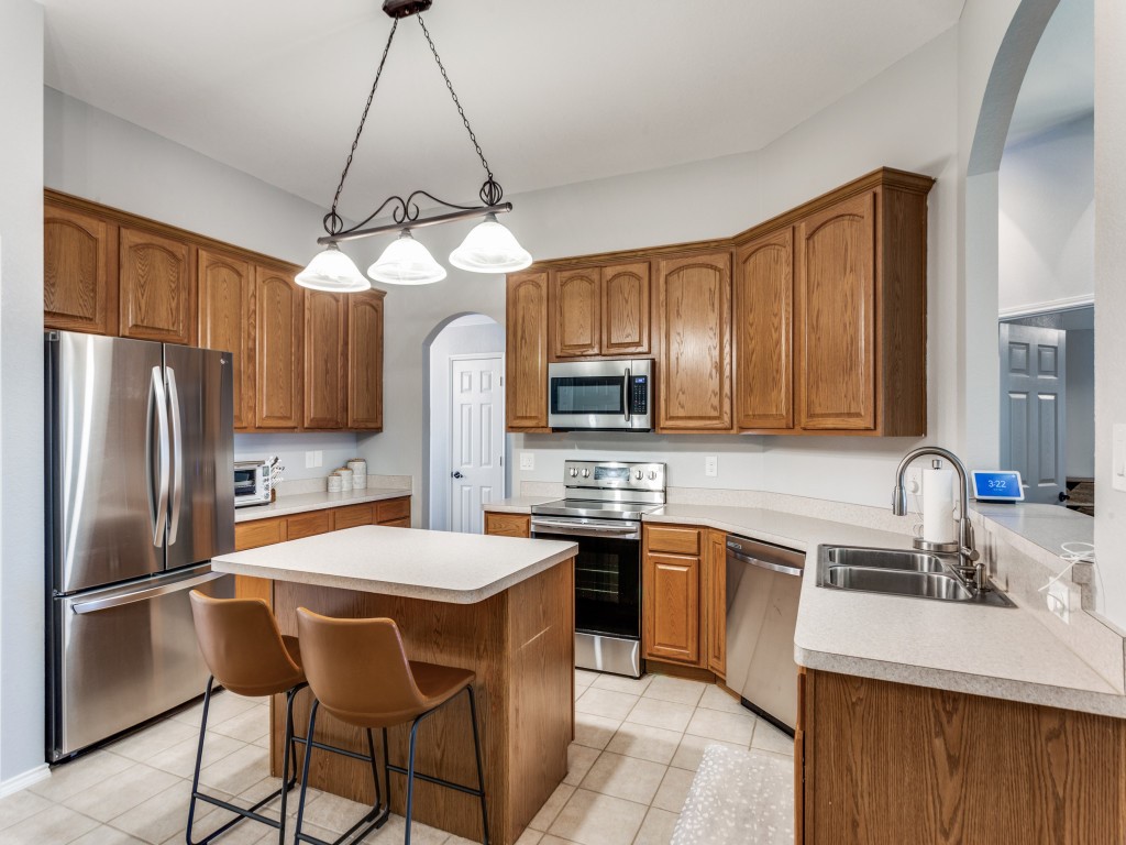 10505 Stonehill Drive Benbrook TX 76126