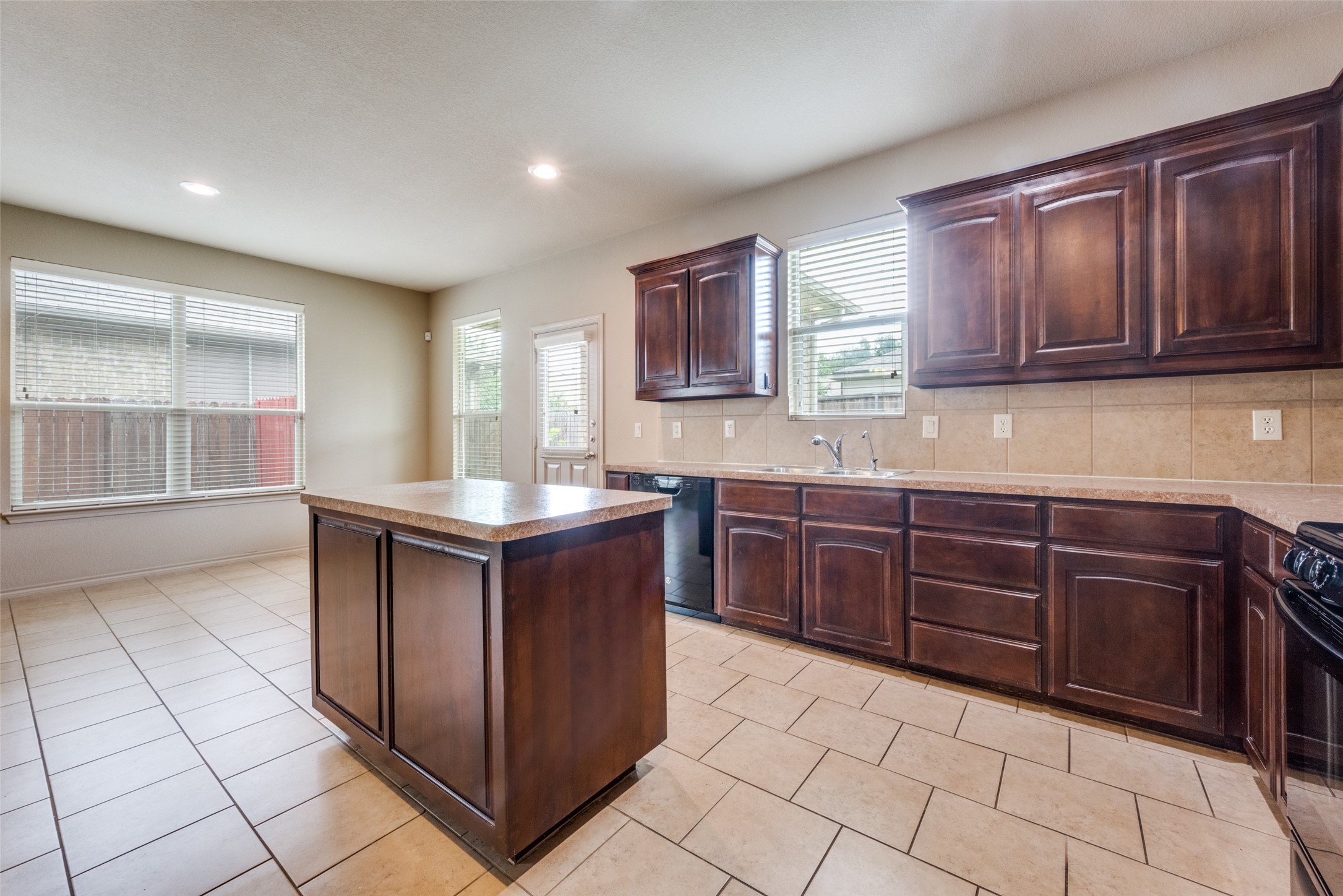 1104 Nora Lane Denton TX 76210