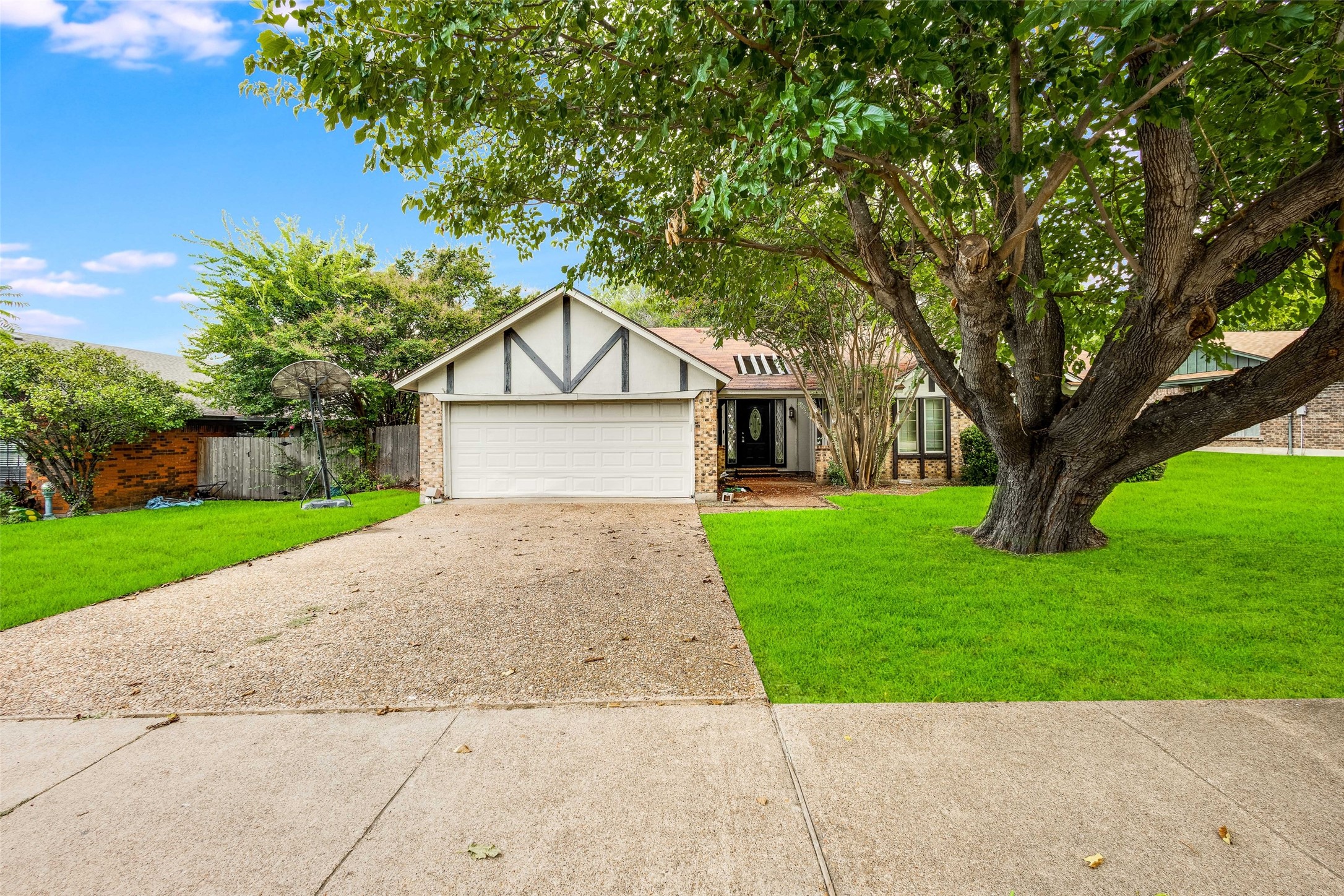 105 Lakeway Drive Benbrook TX 76126