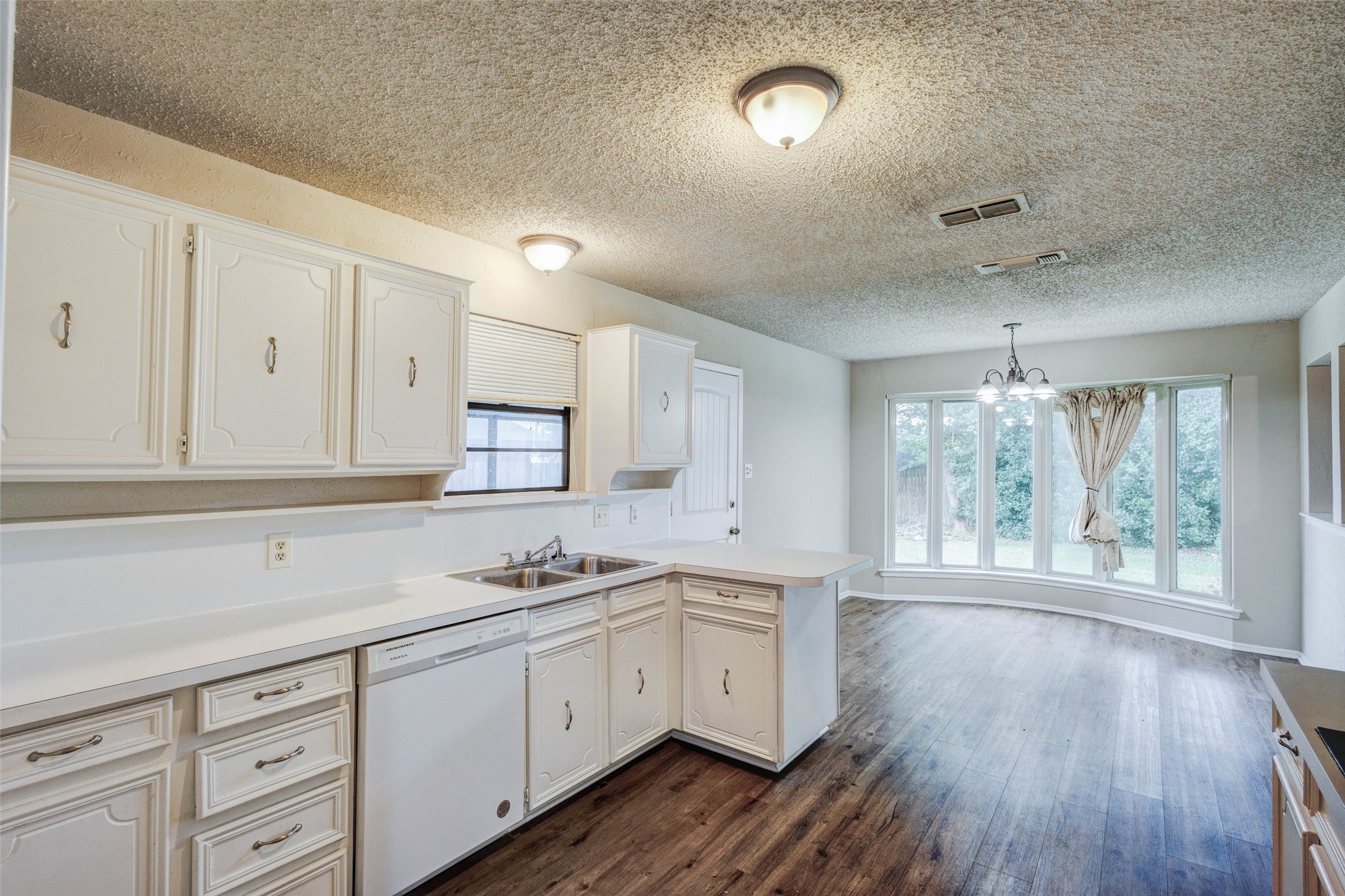 105 Lakeway Drive Benbrook TX 76126