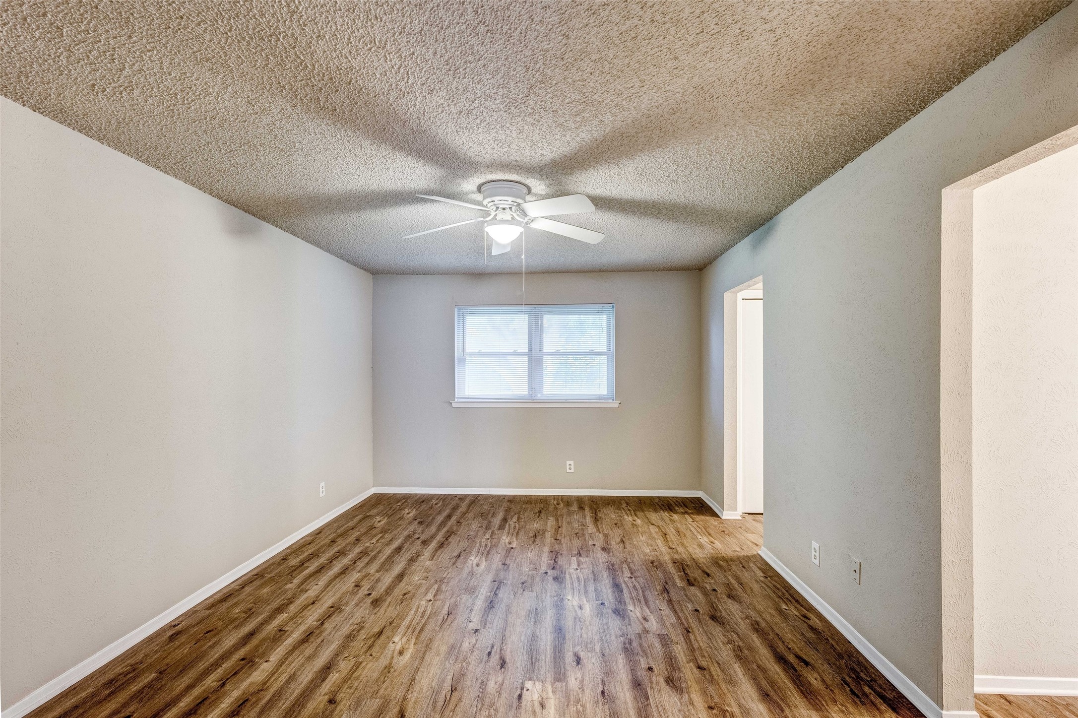 105 Lakeway Drive Benbrook TX 76126