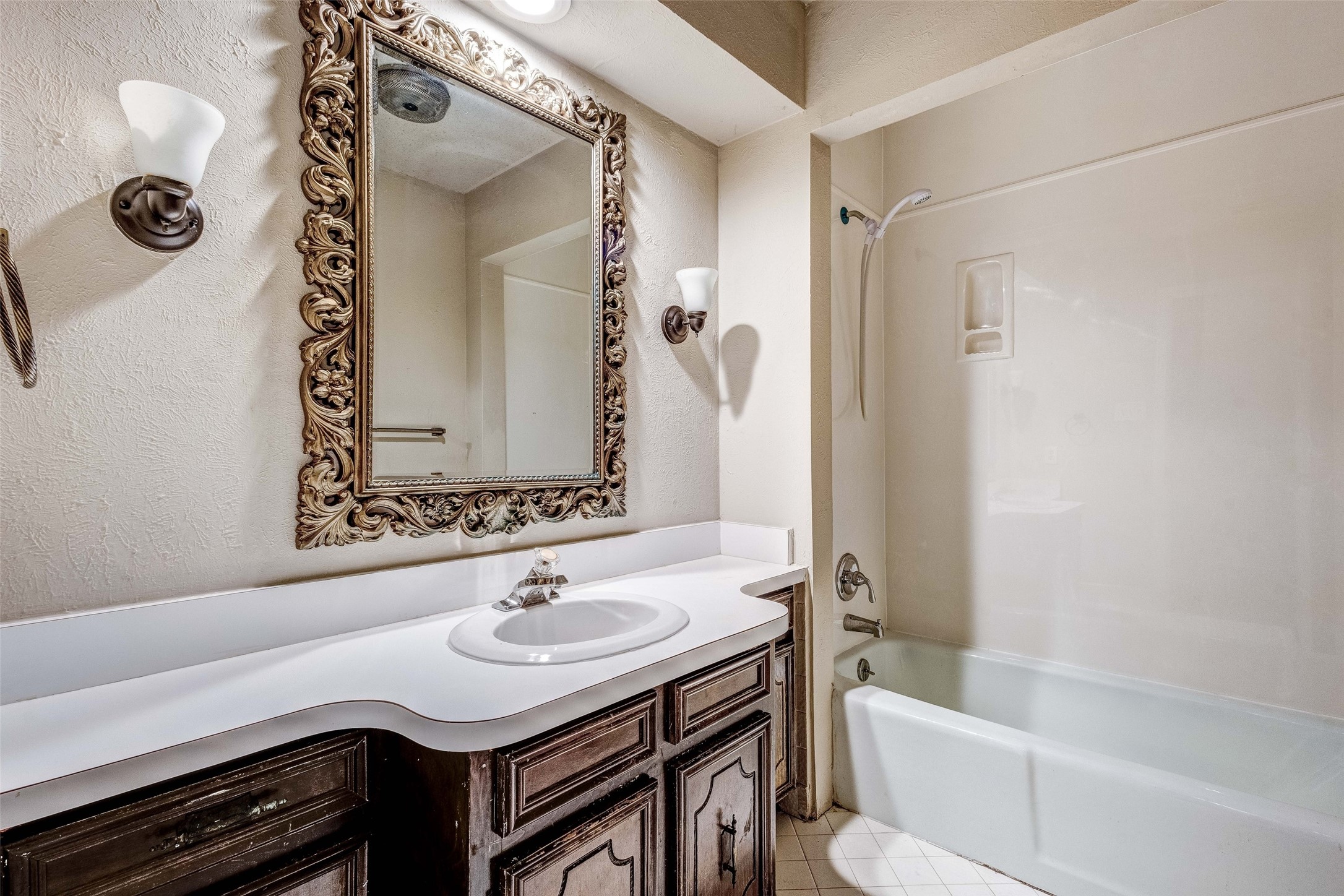 105 Lakeway Drive Benbrook TX 76126