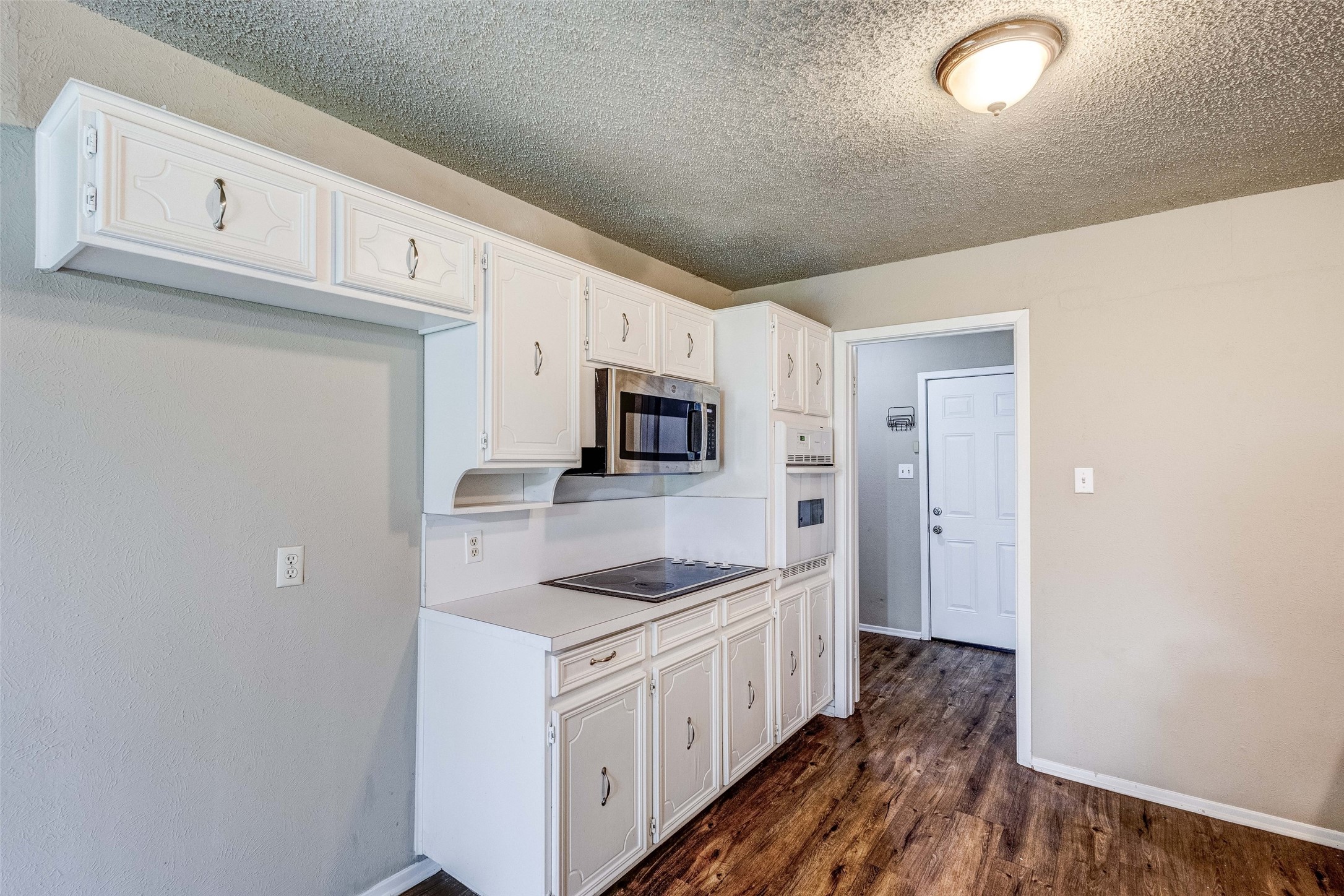 105 Lakeway Drive Benbrook TX 76126