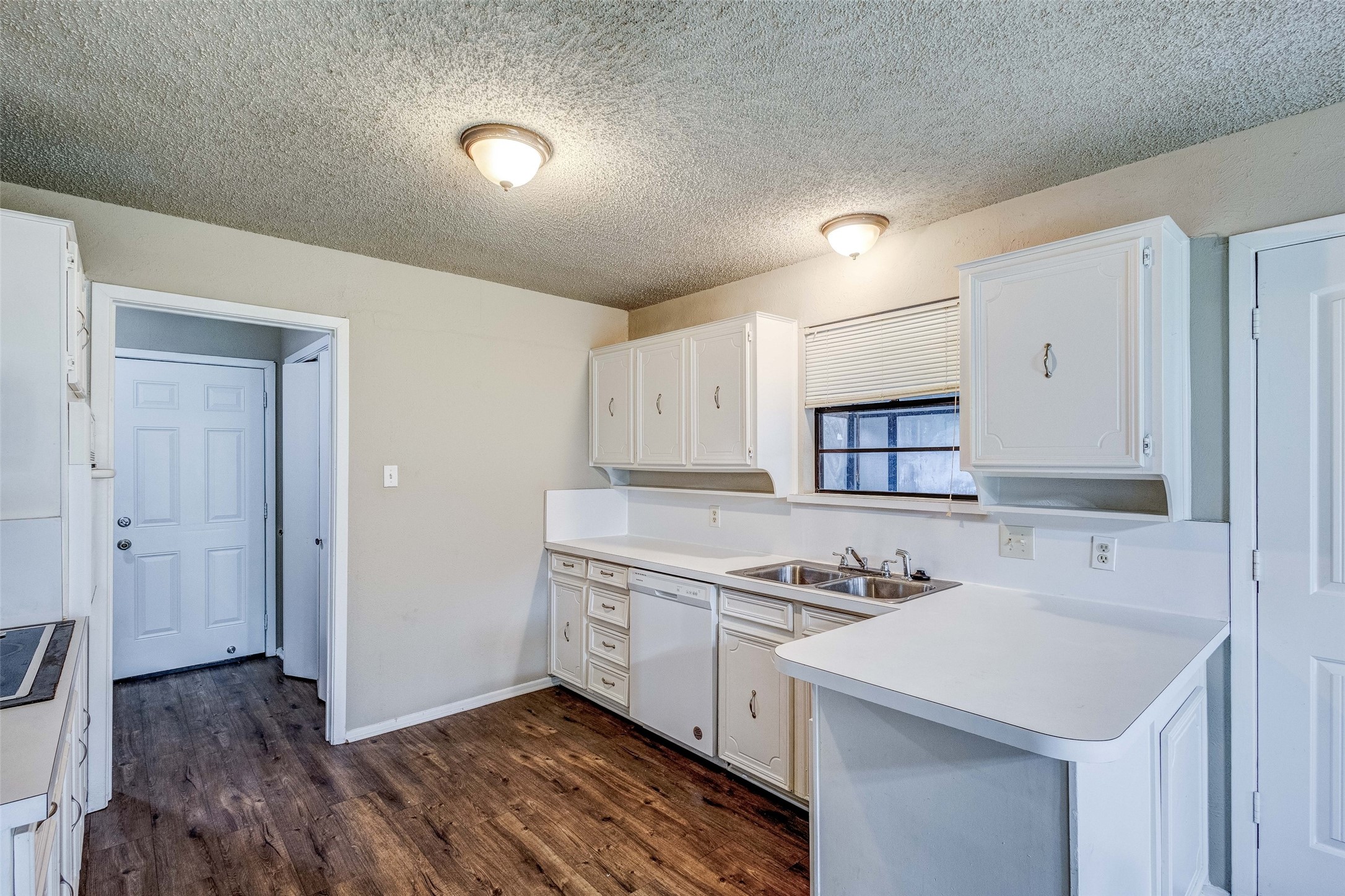 105 Lakeway Drive Benbrook TX 76126