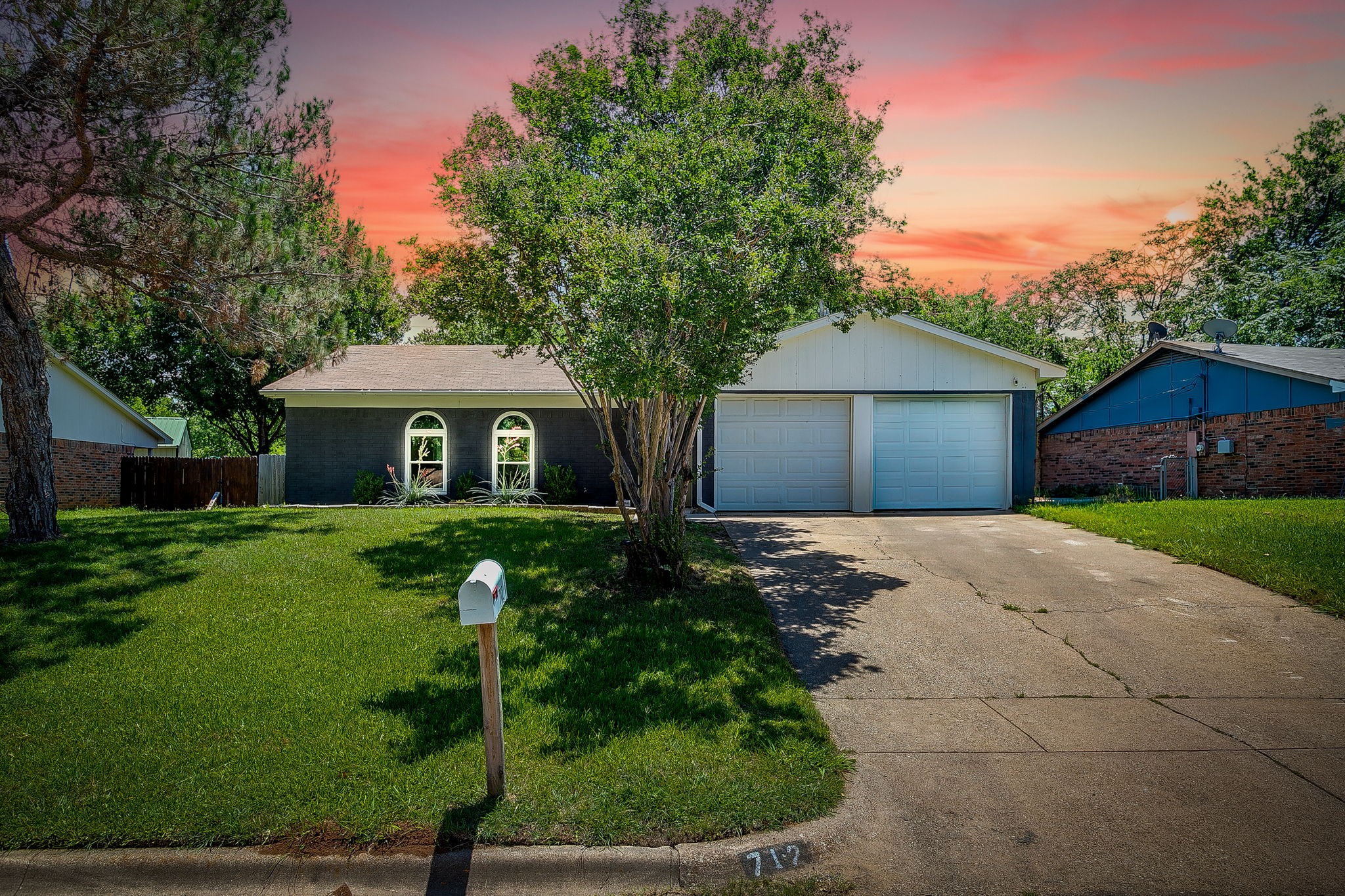 712 Poe Street Azle TX 76020