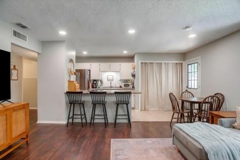 712 Poe Street Azle TX 76020
