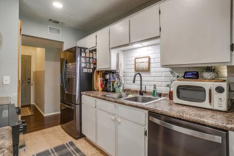 712 Poe Street Azle TX 76020