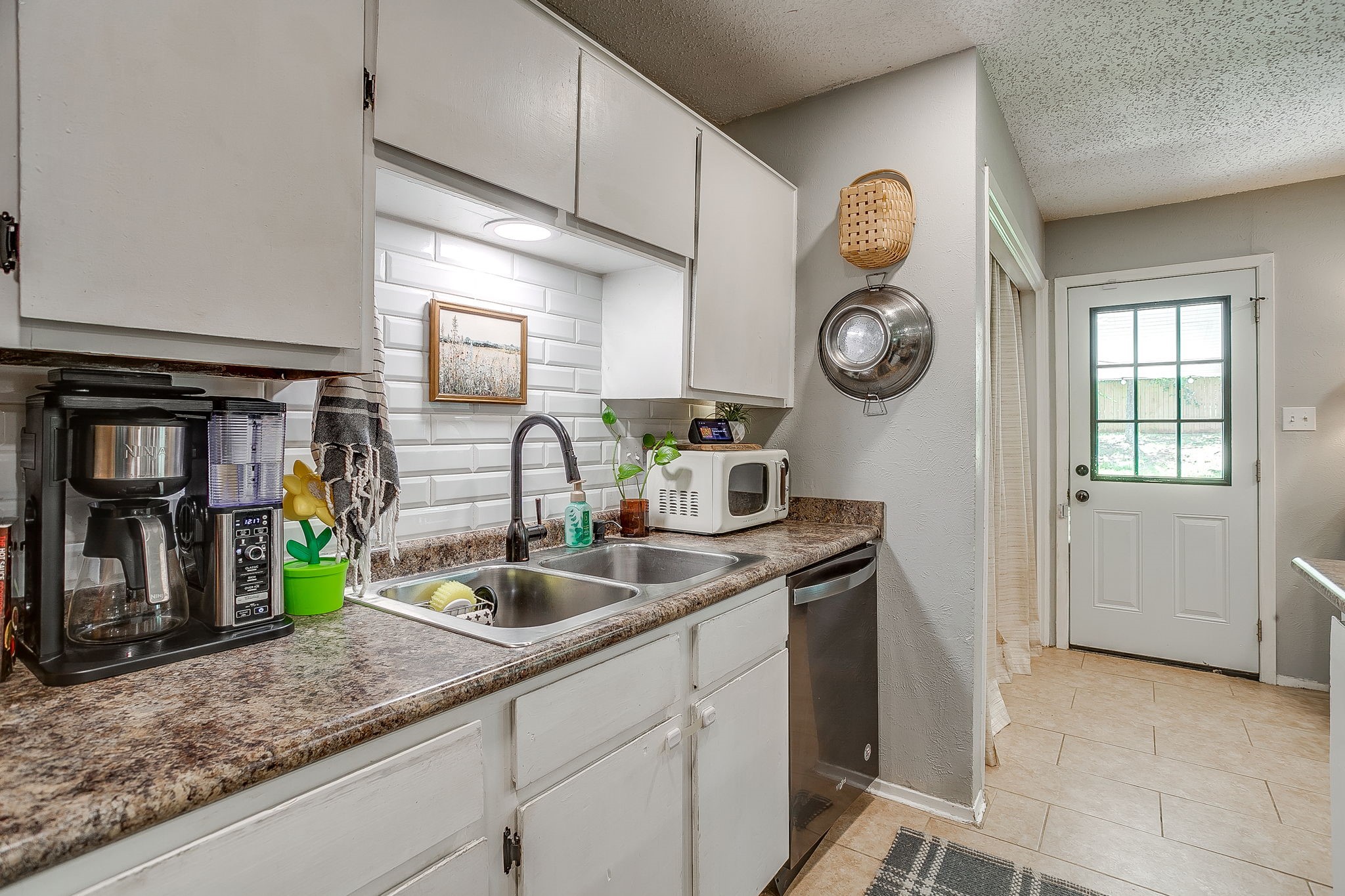 712 Poe Street Azle TX 76020