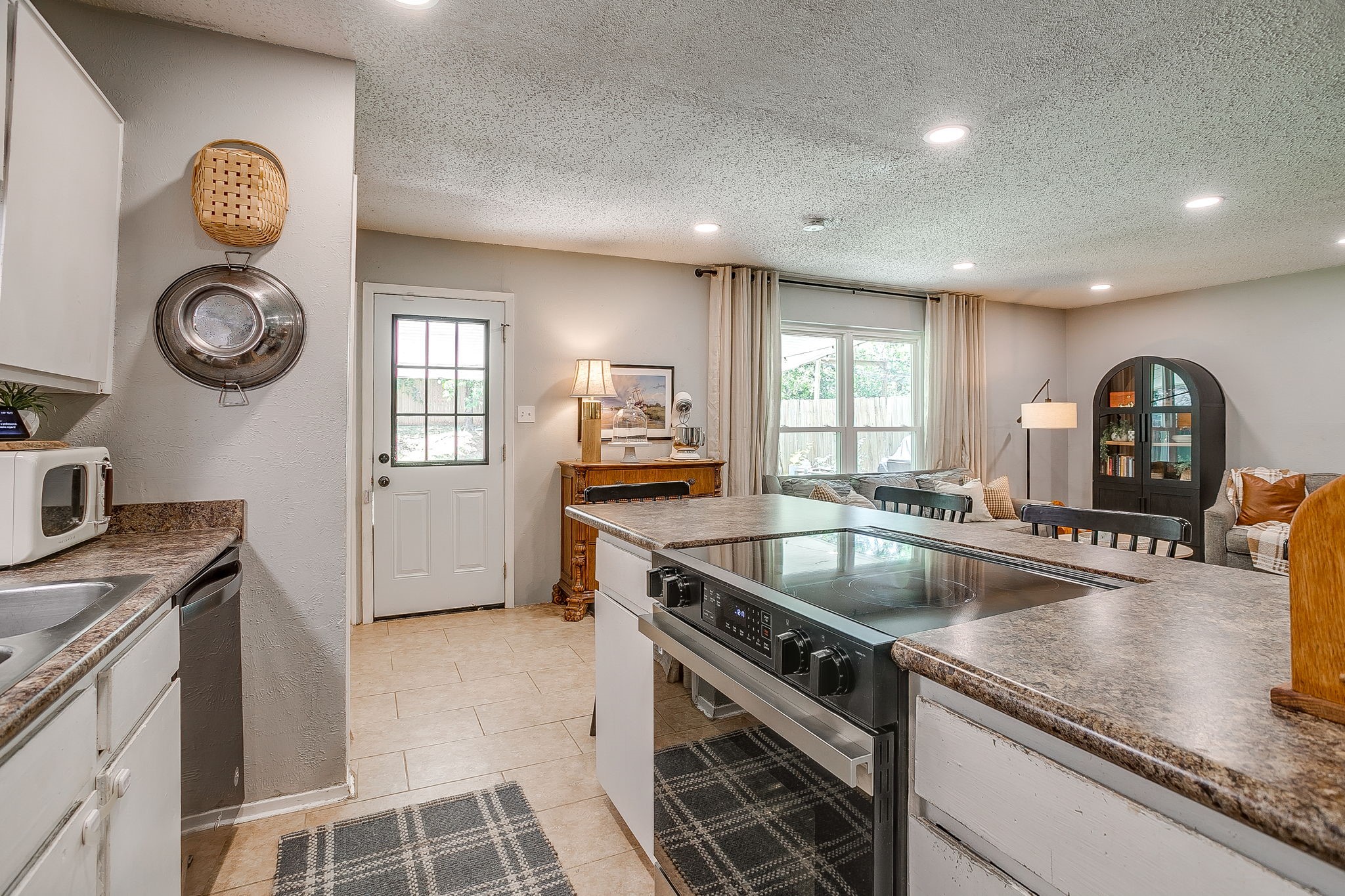 712 Poe Street Azle TX 76020